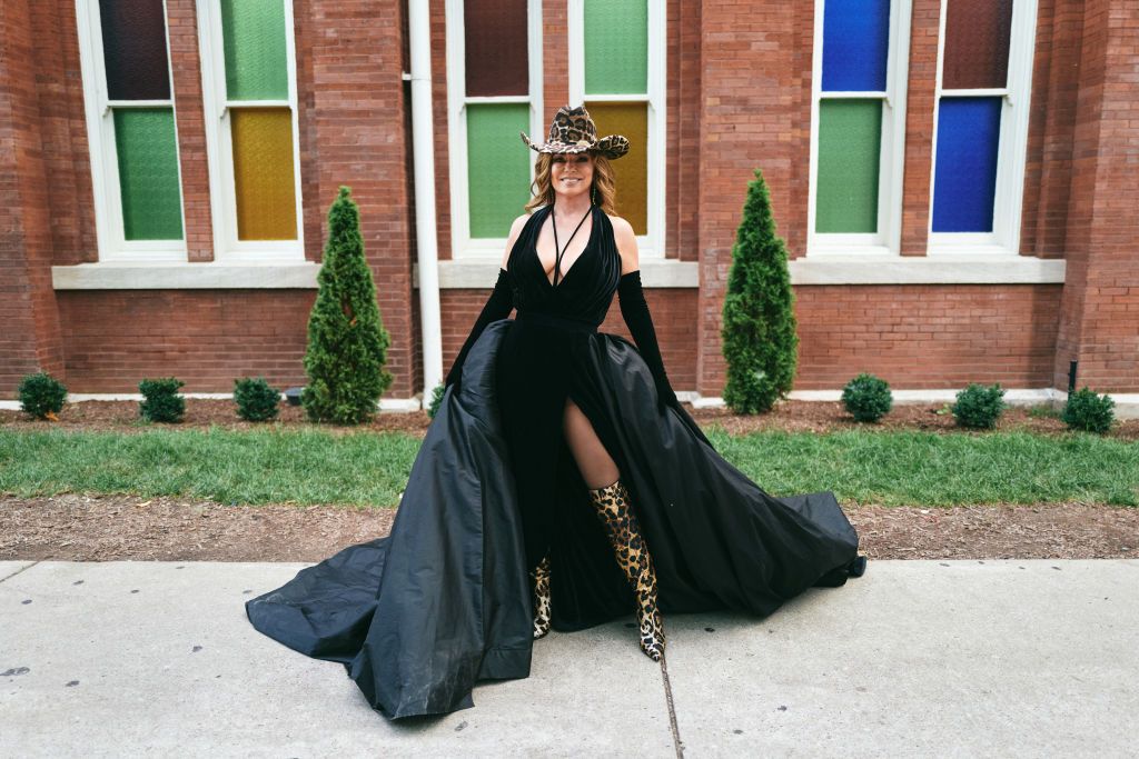 See Shania Twain Wear a Plunging Dress with a High Leg Slit